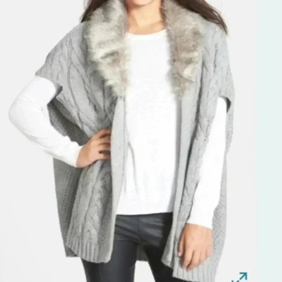 NORDSTROM Oversized Chunky Knit Faux Fur Collar Sweater, Sweater Cape, OS - Picture 1 of 12